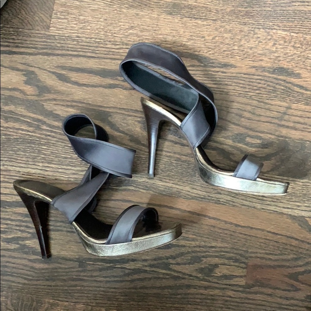 Donald Pliner ankle strap stretch on heel